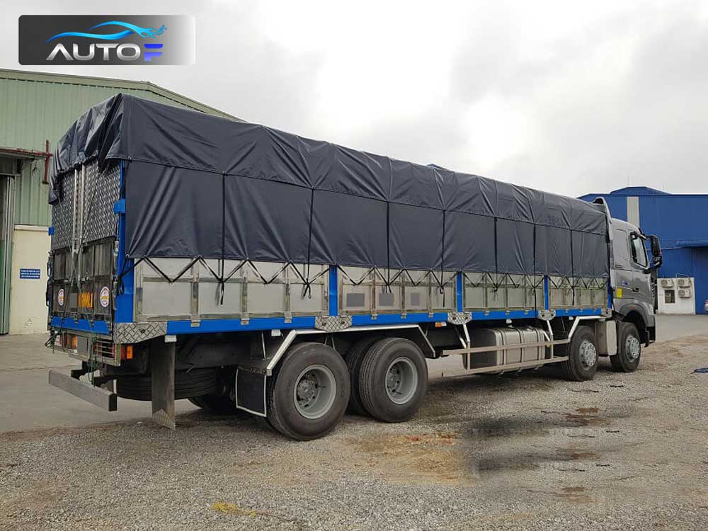 Xe tải Howo A7 4 chân (18 tấn, dài 9.4m) thùng mui bạt